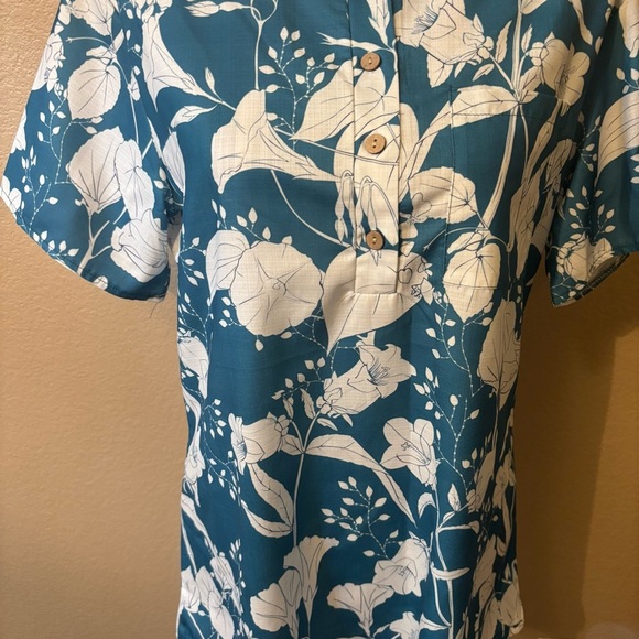 NEW Tropical Top Small Teal Blue Green White Beach Pattern Short Sleeves LiteWt - Picture 3 of 13